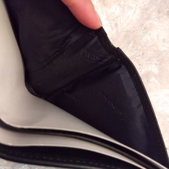 NWOT Coach Signature Black Canvas Wallet - Picture 2 of 8